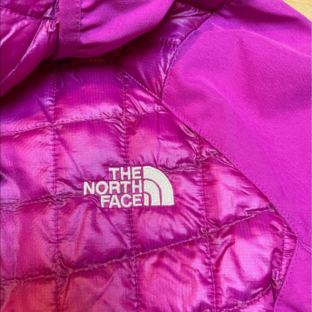 The North Face jacket size small - Picture 2 of 3